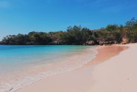 Pantai Pink Lombok: Surga Romantis dengan Pasir Unik Nan Langka