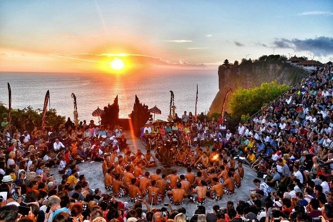 Rahasia Dibalik Tari Kecak di Uluwatu - Pertunjukan Budaya Paling Mistis dan Instagramable di Bali