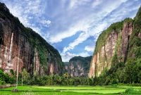 Lembah Harau - Surga Tersembunyi dengan Tebing Raksasa dan Air Terjun Spektakuler